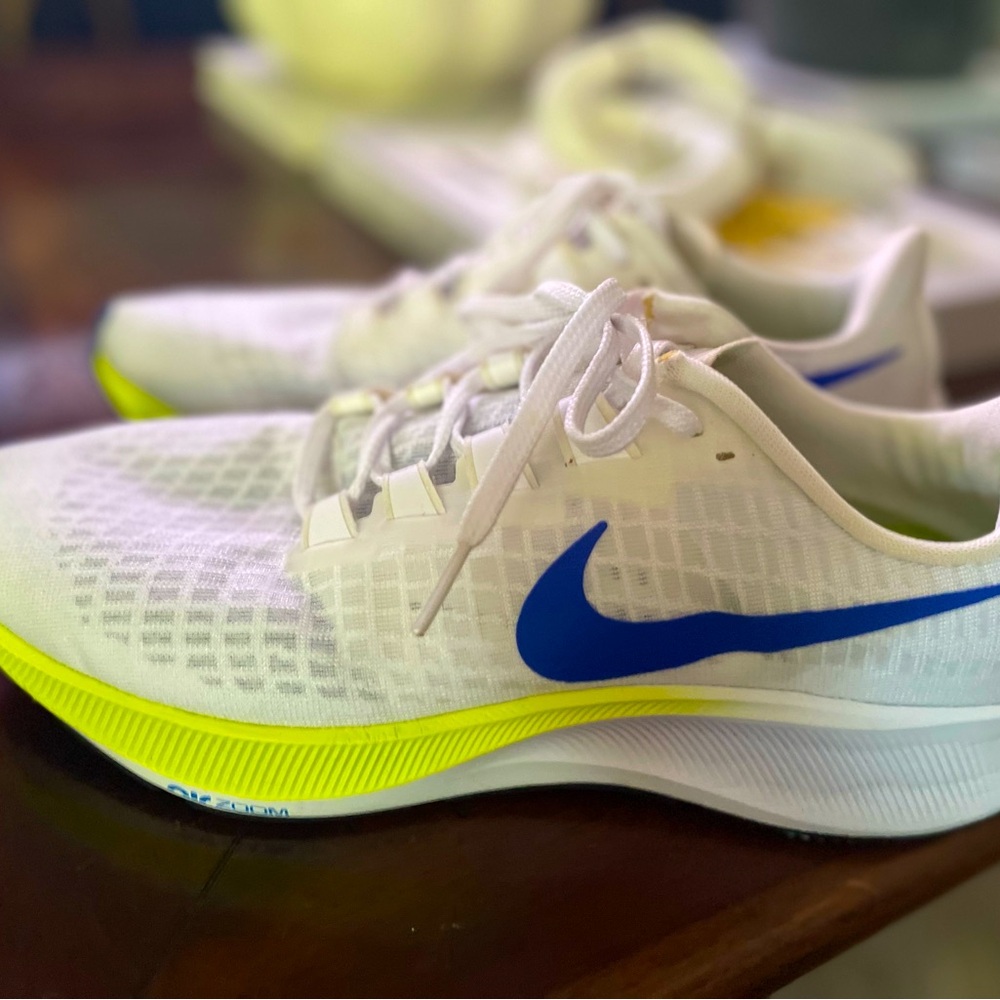Like New Mens Nike Pegasus Running Shoes. White, Blue, and Neon. Size 9.5